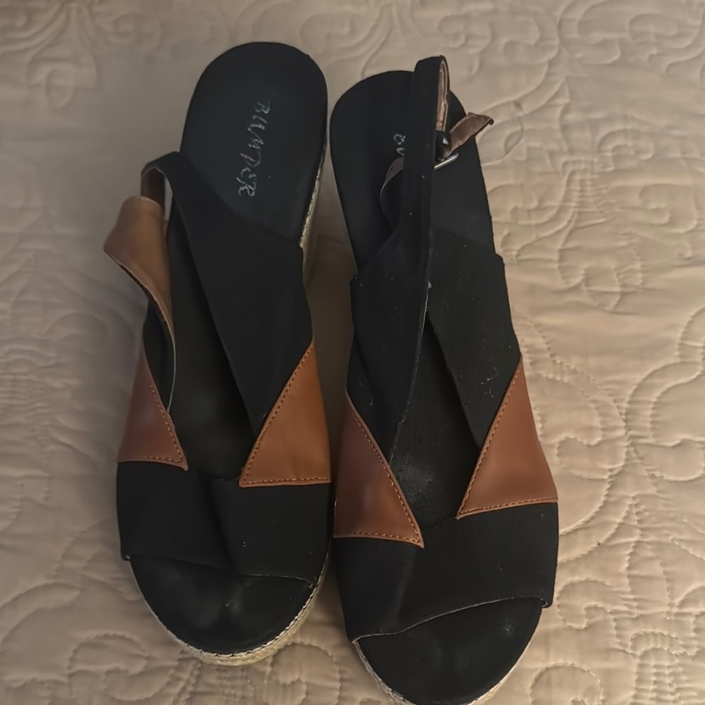 Bumper Black and Brown Sandals with Diagonal Strap
